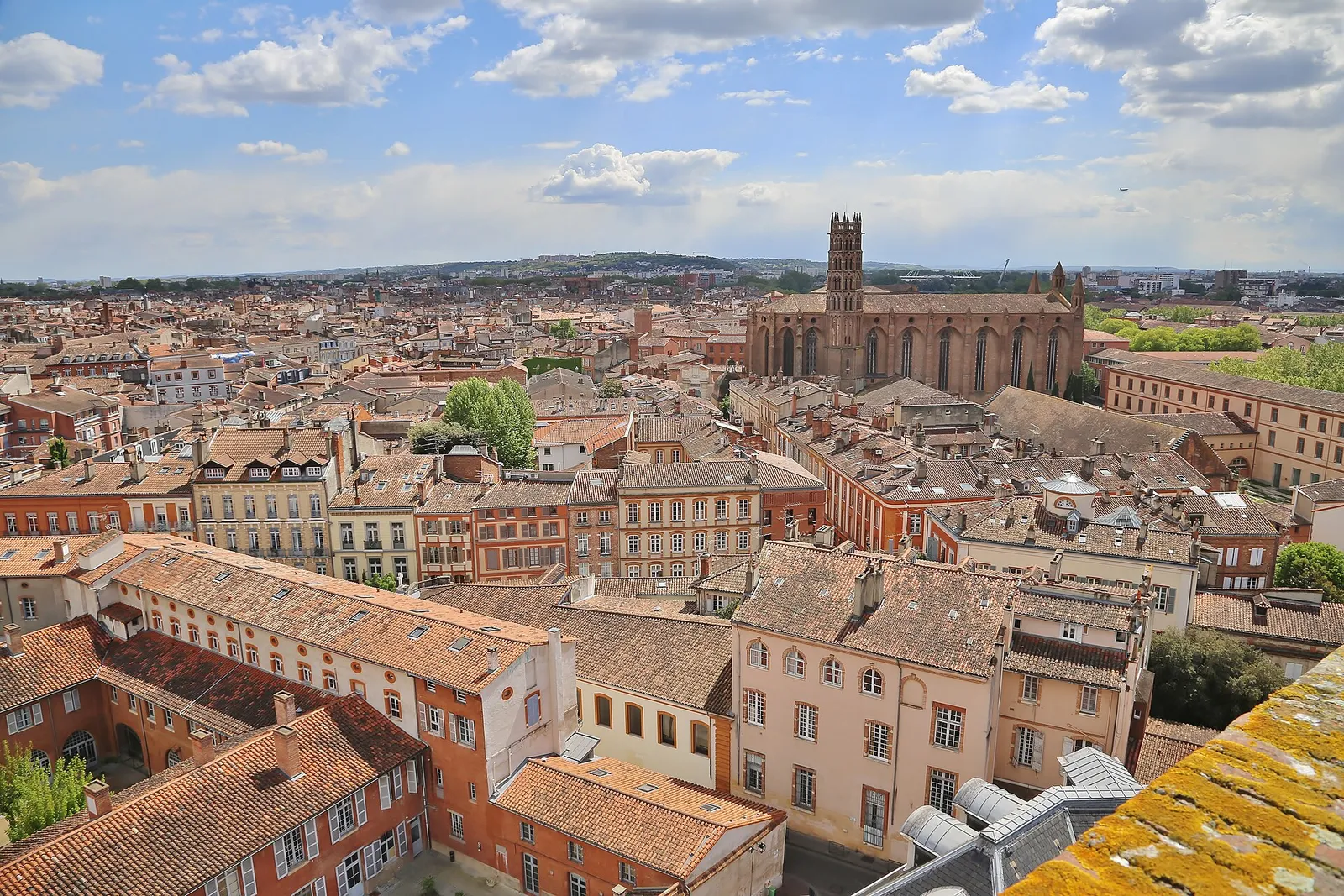 The red-brick rooftops of central Toulouse seen from the Cordeliers bell tower