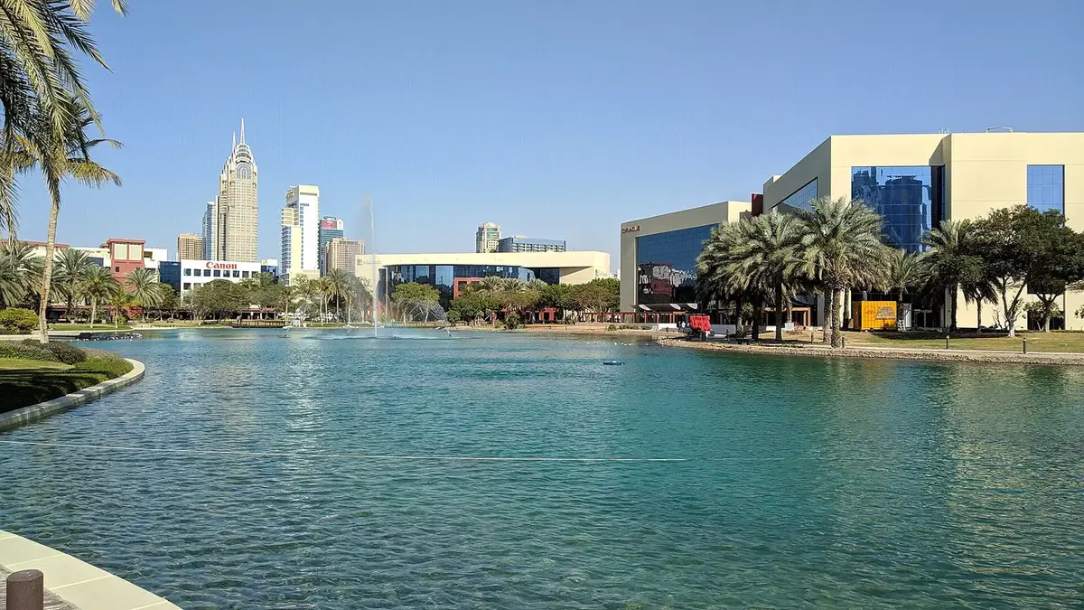 The lake and offices of Dubai Internet City